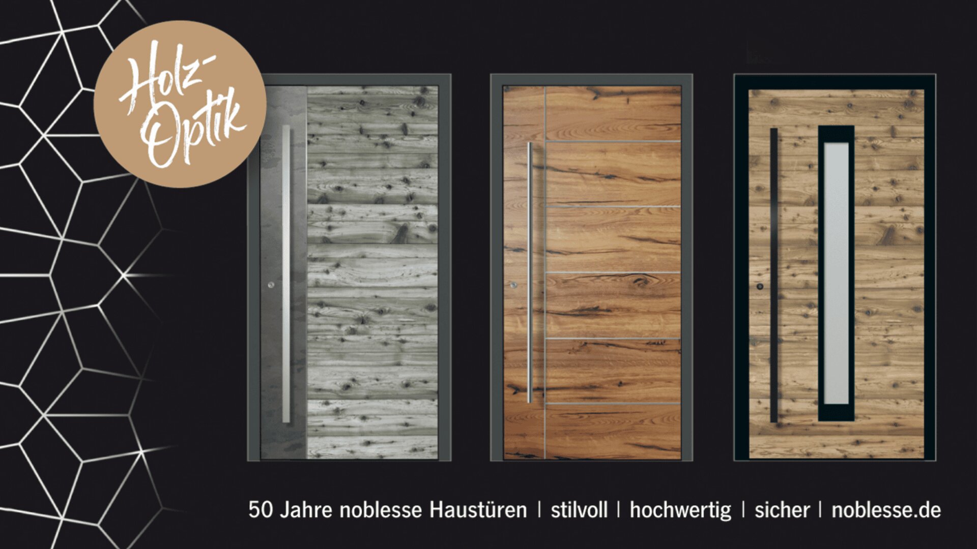 Drei moderne Haustüren in Holzoptik sind nebeneinander auf einem dunklen Hintergrund abgebildet. Der Text auf der linken Seite lautet Holz-Optik. Sechseckige Linien zieren den linken Rand. Der Text in der Fußzeile hebt Stil und Qualität hervor.