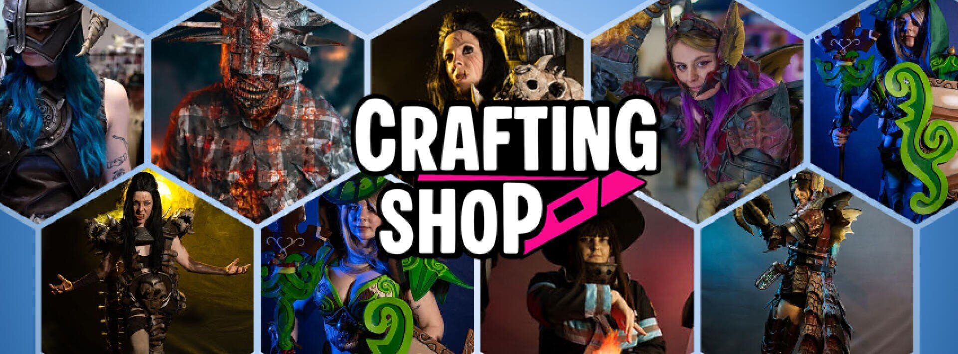 Eine Collage von neun Cosplayern in detaillierten, farbenfrohen Kostümen umgibt ein zentrales CRAFTING SHOP-Schild mit einem rosafarbenen Handwerksmesser-Symbol, alles vor einem blauen, geometrischen Hintergrund.