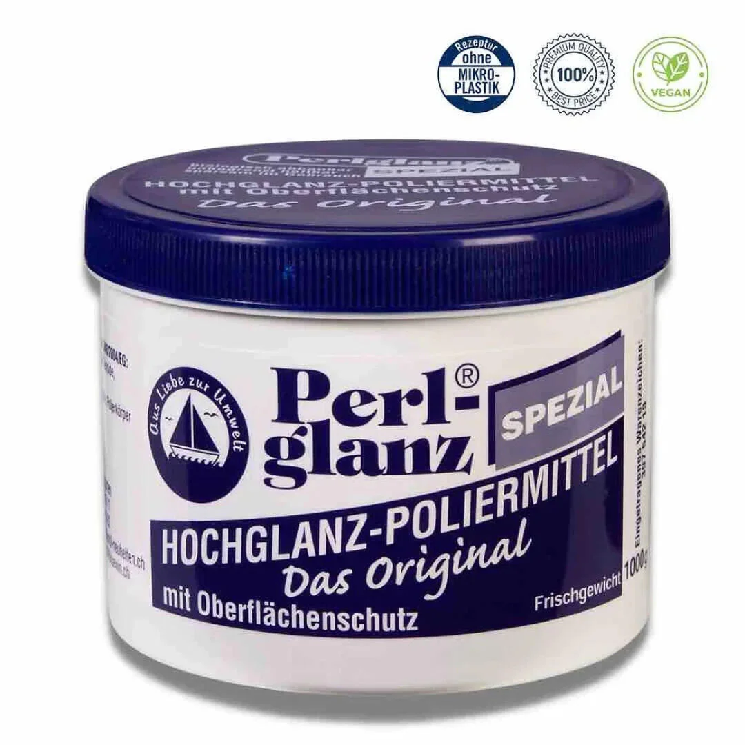 Ein weiß-blauer Behälter mit Perlglanz Spezial Hochglanzpolitur mit deutschem Text auf dem Etikett. Drei Zertifizierungssymbole über dem Tiegel zeigen an, dass er mikroplastikfrei, vegan und 100% qualitätsgesichert ist.